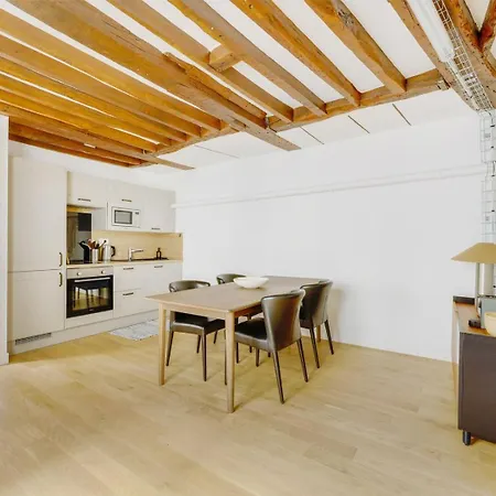 Marais Bretagne Temple *