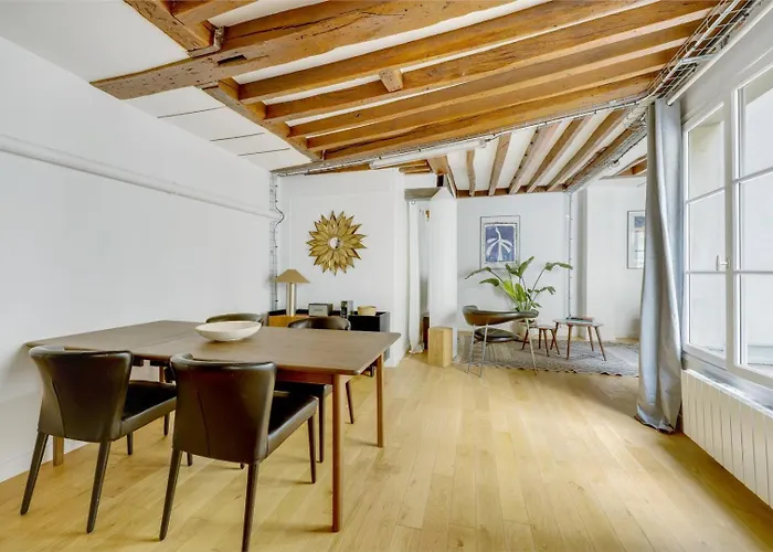 Marais Bretagne Temple *